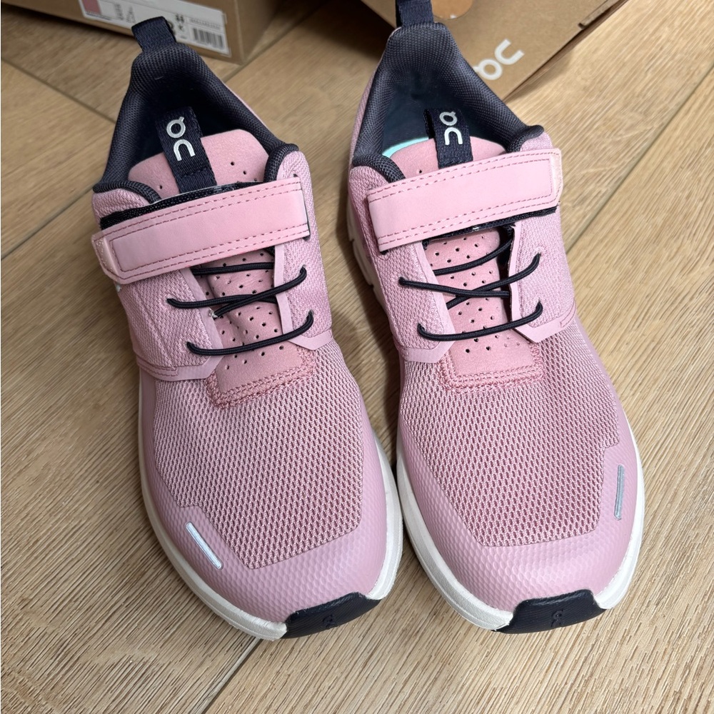 On Running Kids Pink Tennis Shoes